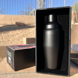 NWOT BLKSMITH BAREWARE Cocktail Shaker Size 24oz Matte Black Stainless Steel